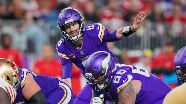 Kirk Cousins signals